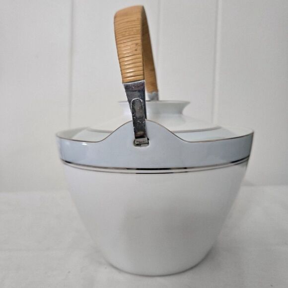 Vintage Noritake 5558 Bluebell Porcelain Teapot 48oz Perfect Condition No Flaws - Picture 2 of 7